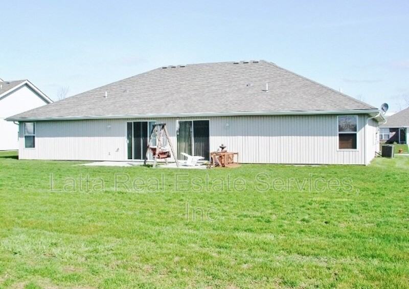 1039 Nw Willow Dr - Photo 2 of 11