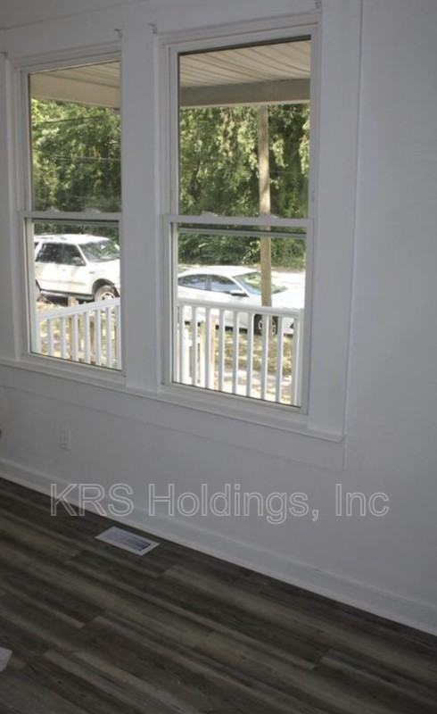 1821 Lasalle Ave - Photo 3 of 9