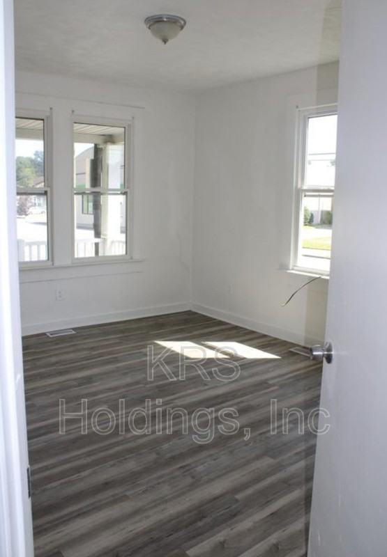 1821 Lasalle Ave - Photo 7 of 9