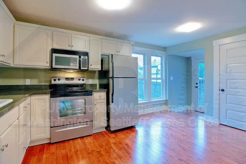 623 N Steele St - Photo 2 of 16