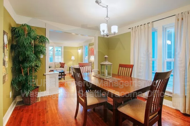 623 N Steele St - Photo 4 of 16