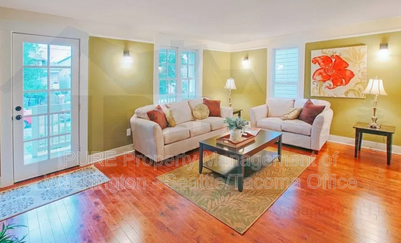 623 N Steele St - Photo 5 of 16