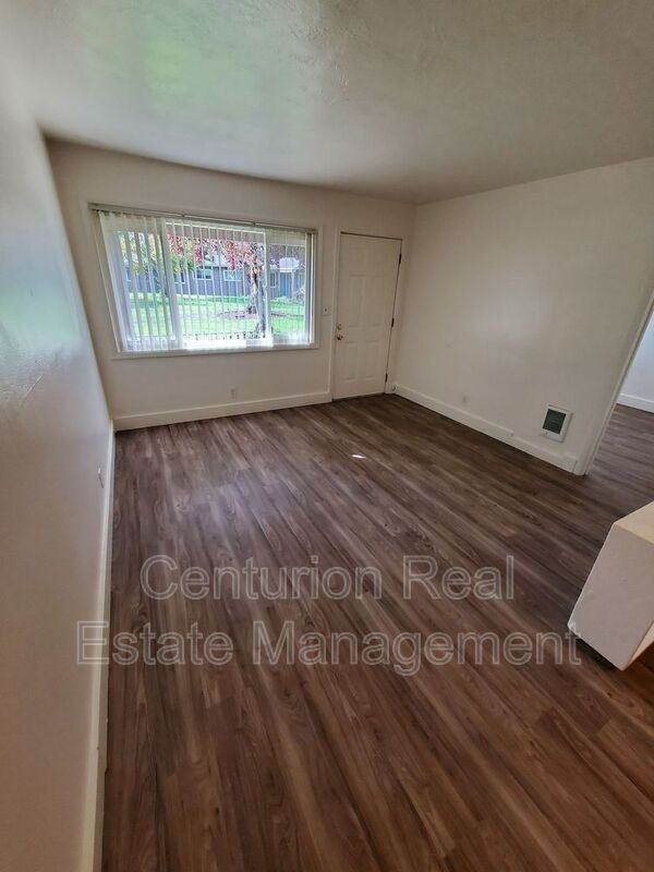 255 Kearney St S - Photo 3 of 9