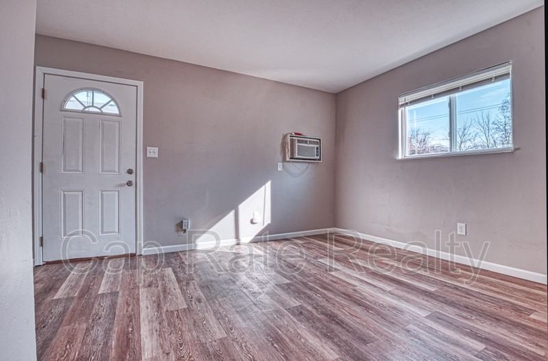 2735 Joyce Ave #D - Photo 3 of 10