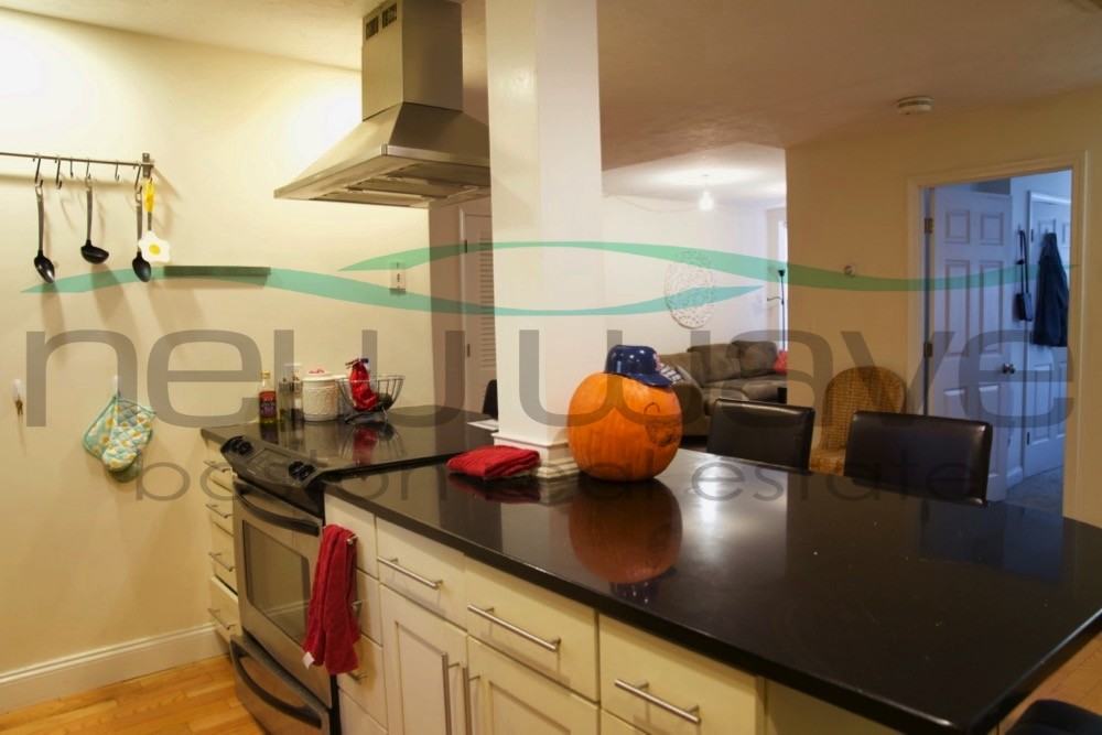 844 Parker St #101 - Photo 4 of 15