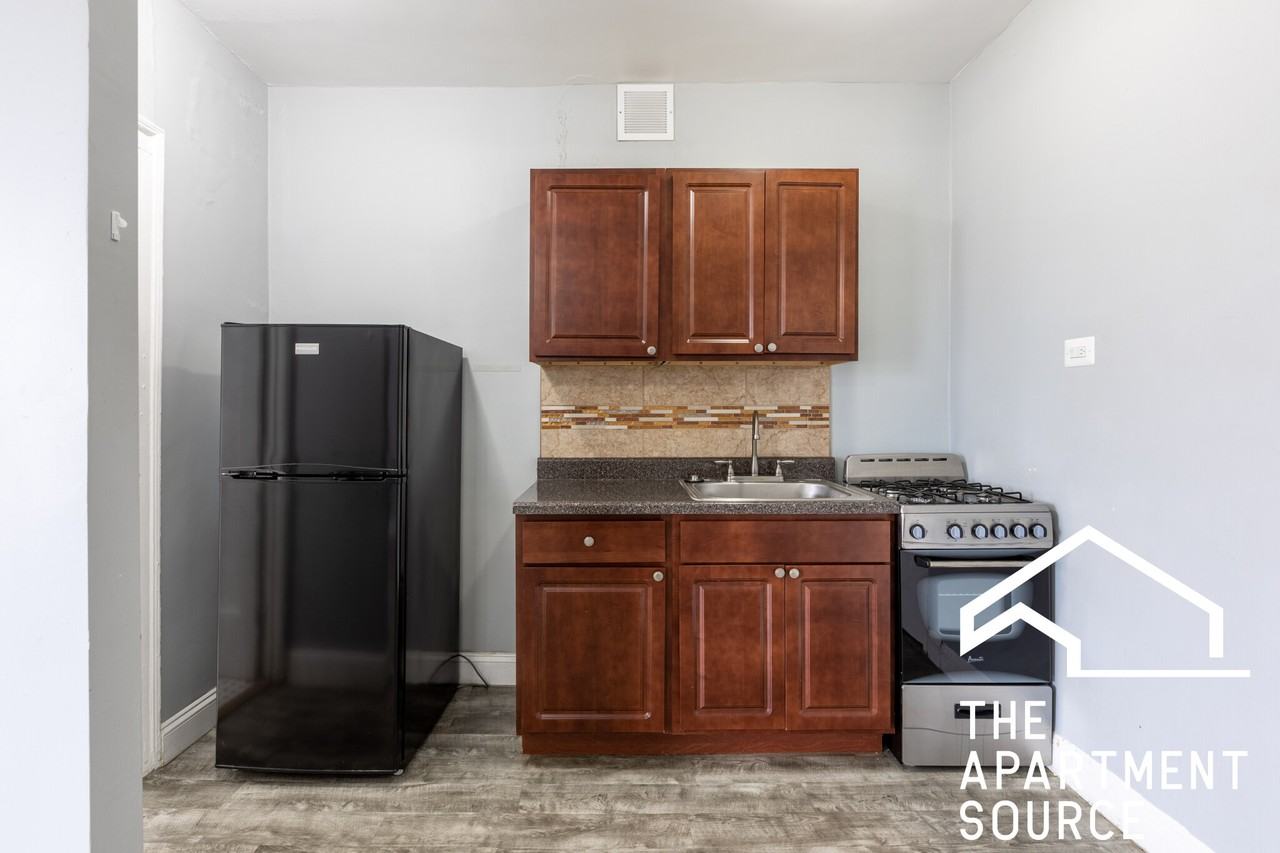 6930 N Greenview Ave #609 - Photo 2 of 10