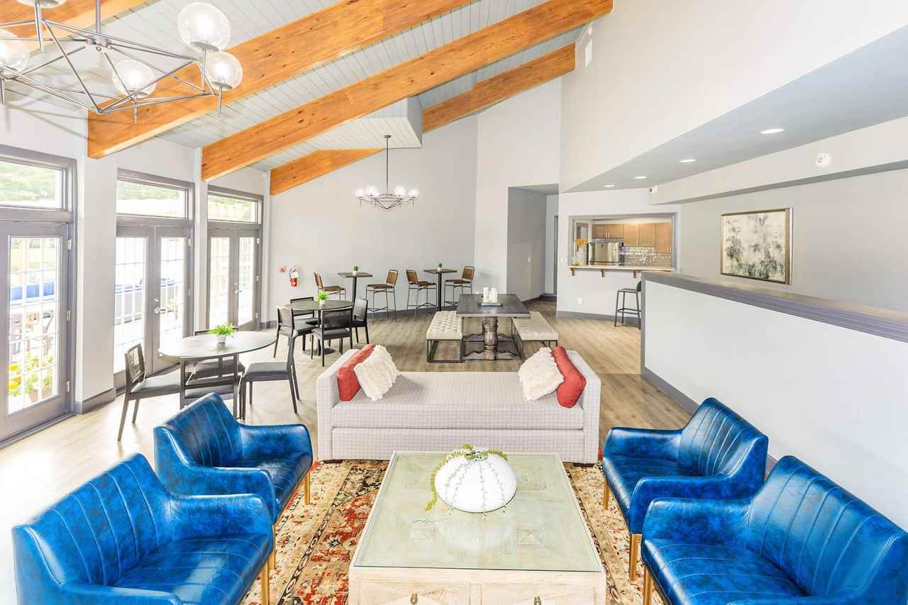 Squire Park Apartments - Photo 5 of 11