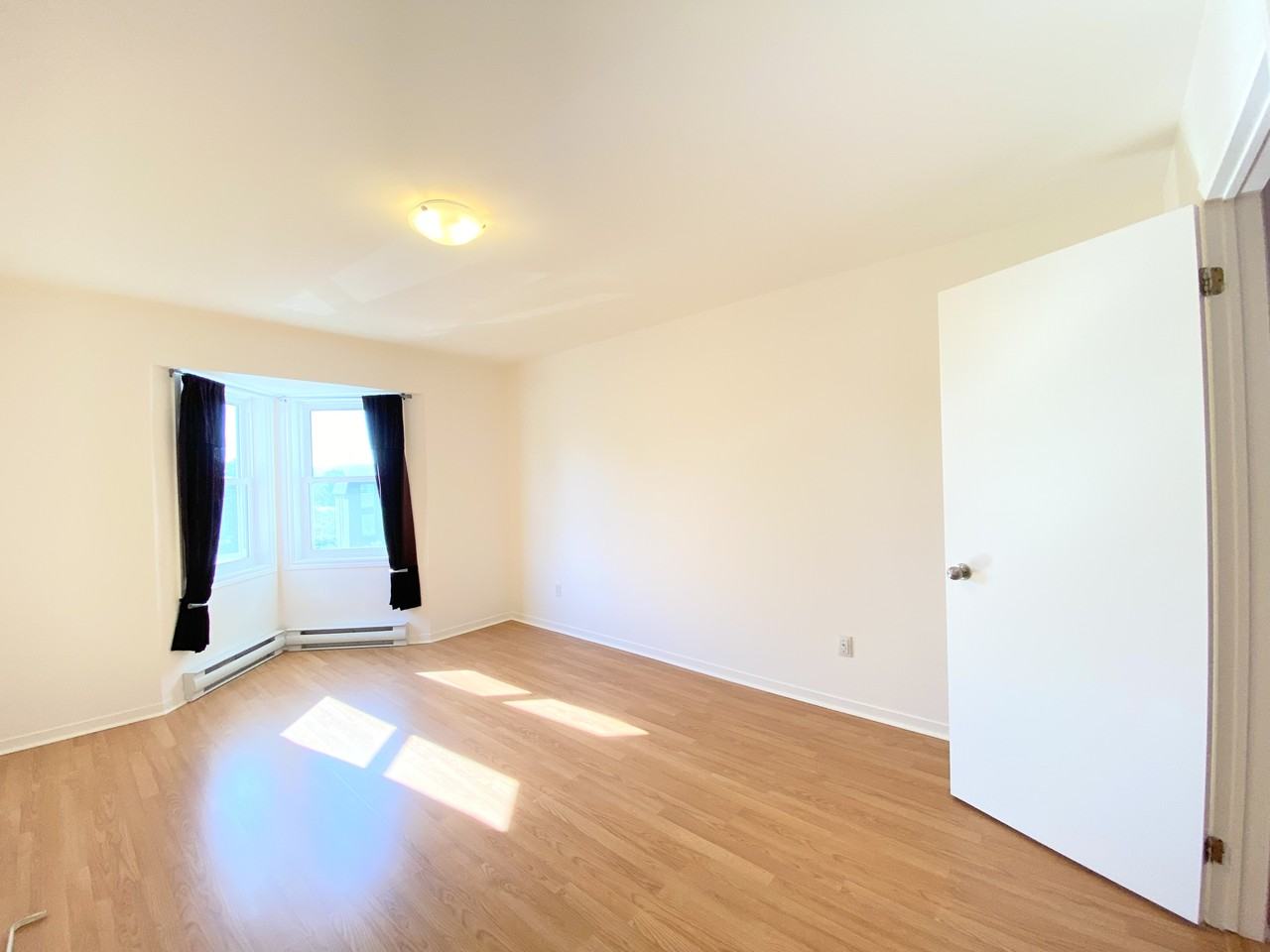 111 Rue Saint-Michel - Photo 2 of 21