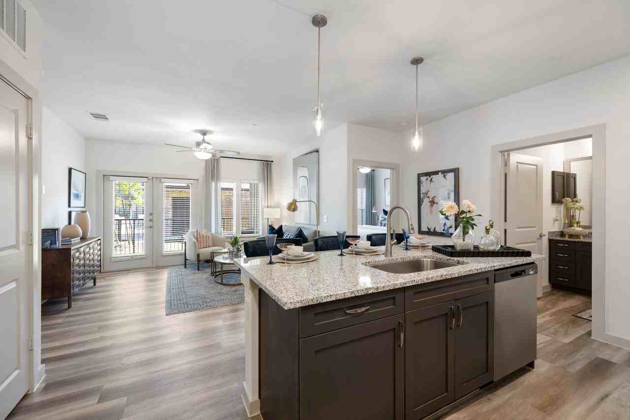 The Strake at Grand Central - Photo 6 of 17