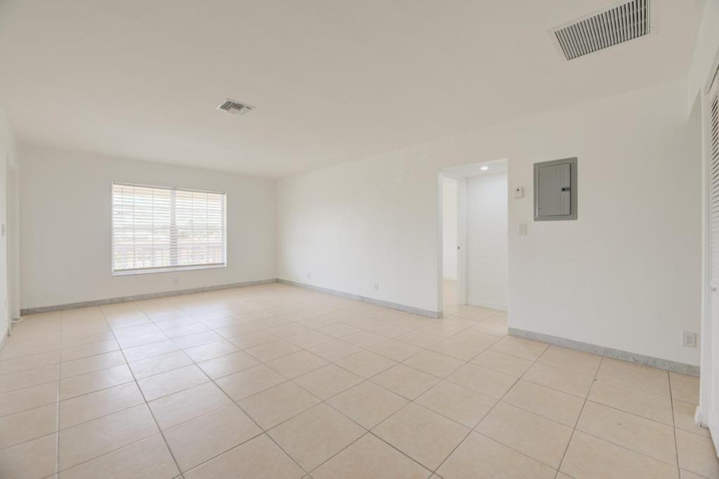 1019NW Nw 30th Ct #7 - Photo 4 of 20