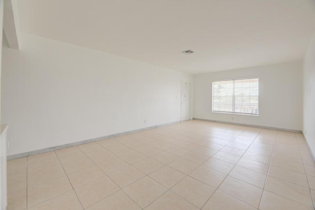 1019NW Nw 30th Ct #7 - Photo 5 of 20