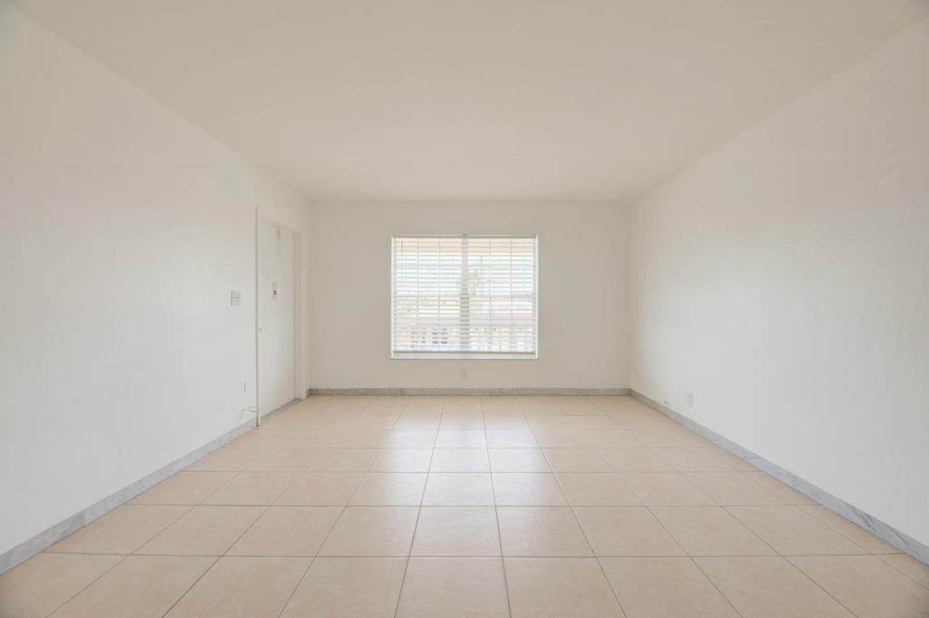 1019NW Nw 30th Ct #7 - Photo 6 of 20