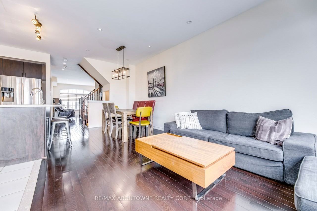 233 Dundas Way #None - Photo 3 of 6