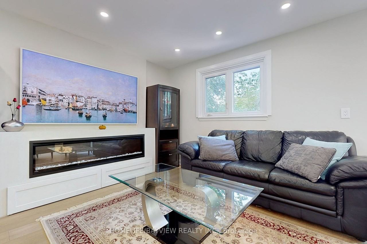 48 Royal Orchard Boulevard #None - Photo 2 of 6