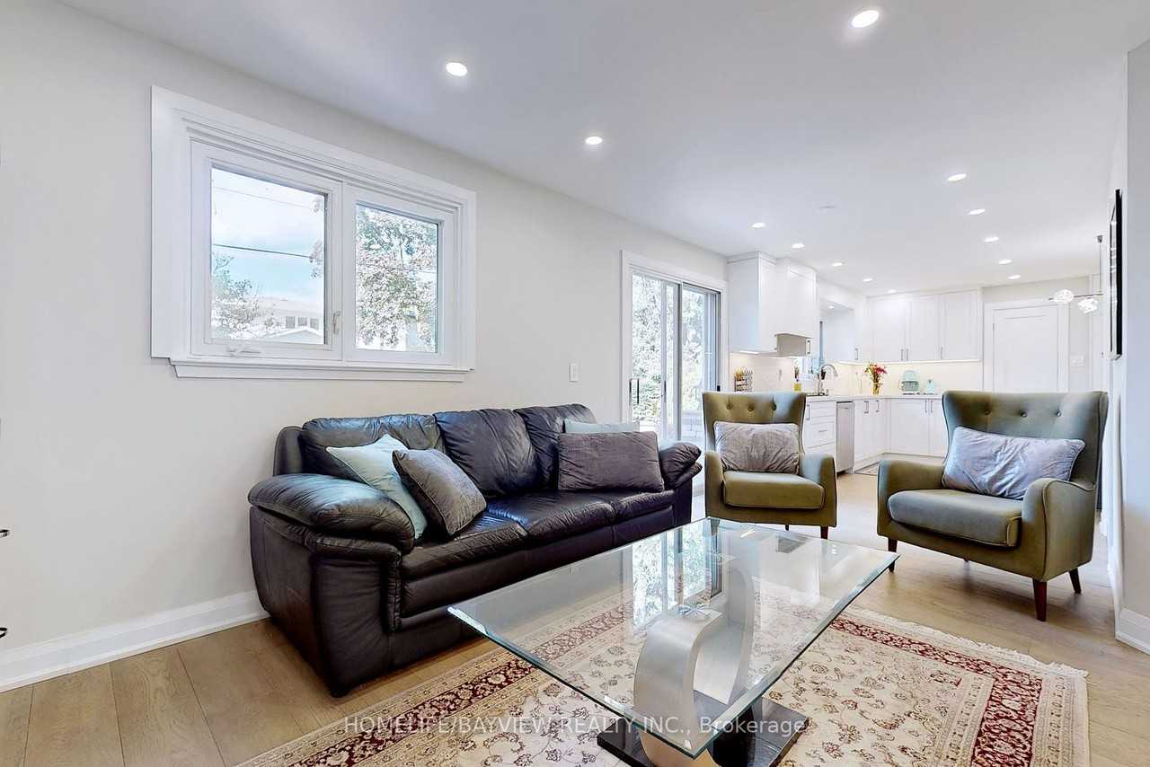 48 Royal Orchard Boulevard #None - Photo 3 of 6