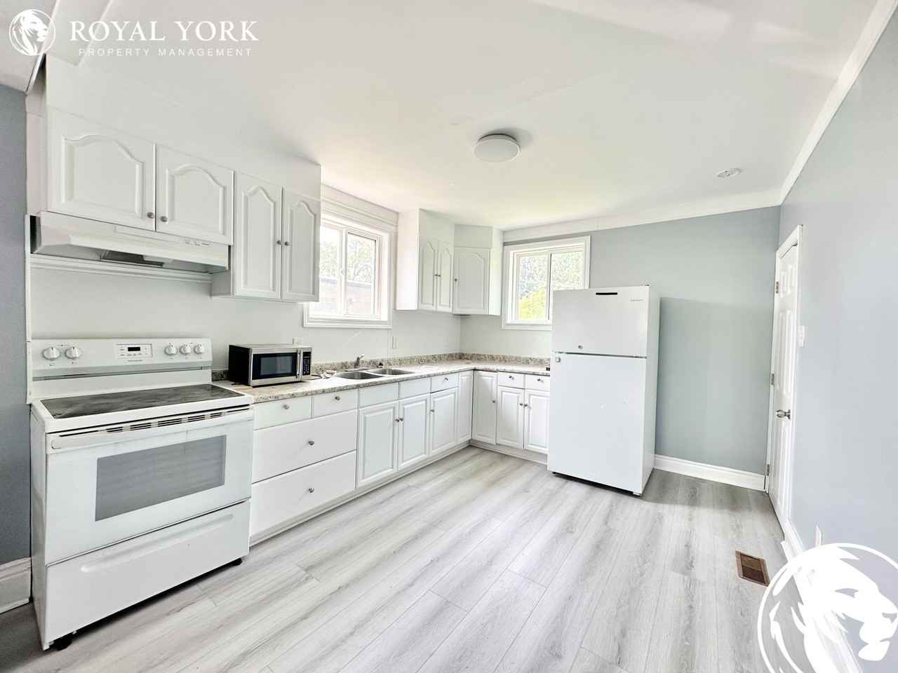 157 Kenilworth Ave N #1 - Photo 3 of 33