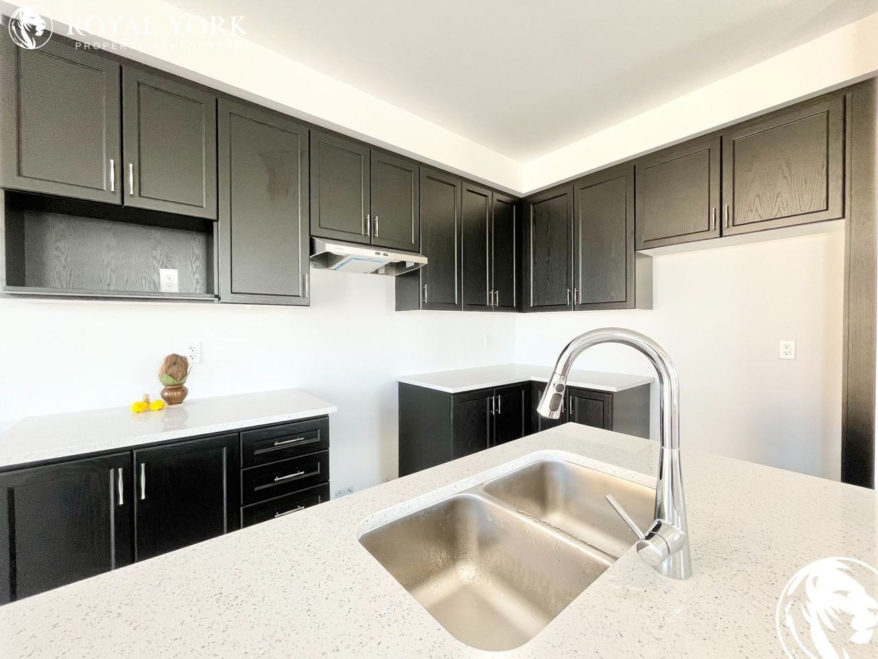 41 Midale Cres - Photo 3 of 45