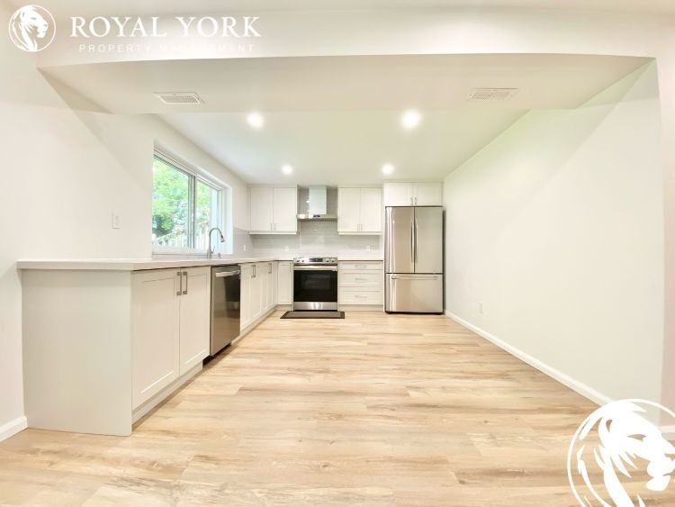 26 Springbank Cres #2 - Photo 2 of 27