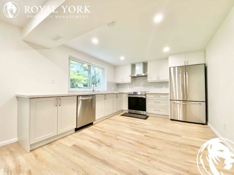 26 Springbank Cres #2 - Photo 3 of 27