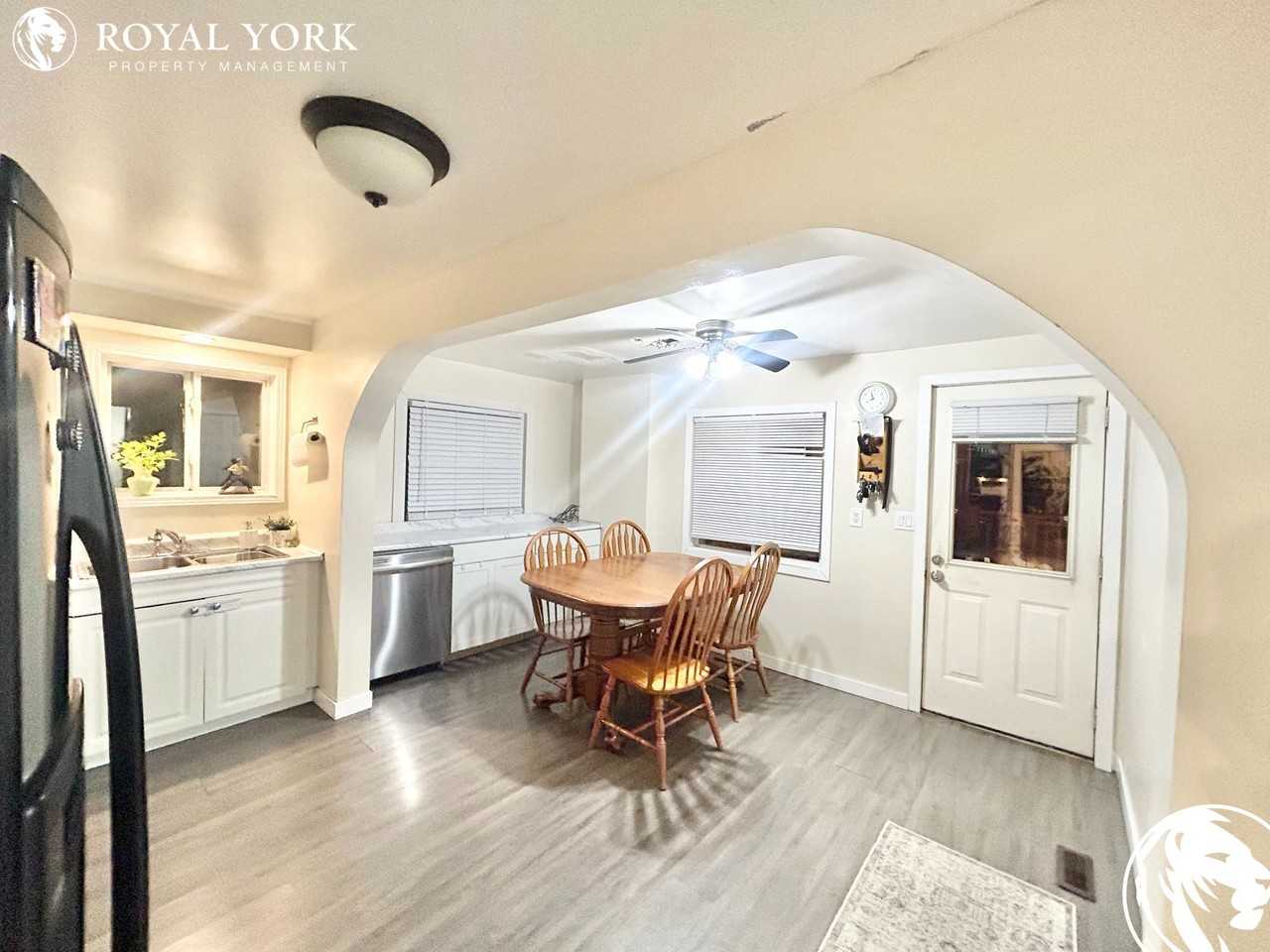 904 Lesperance Rd - Photo 3 of 22
