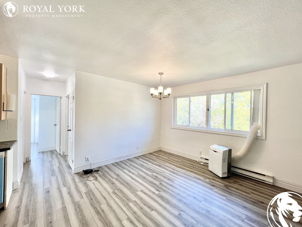 441 Elizabeth St E - Photo 3 of 16