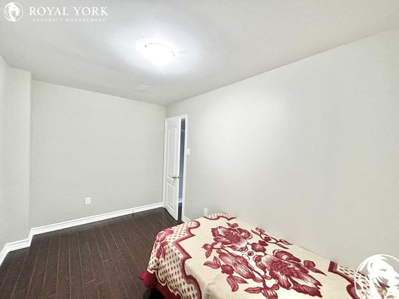 44 Old Cleeve Cres #2 - Photo 3 of 24