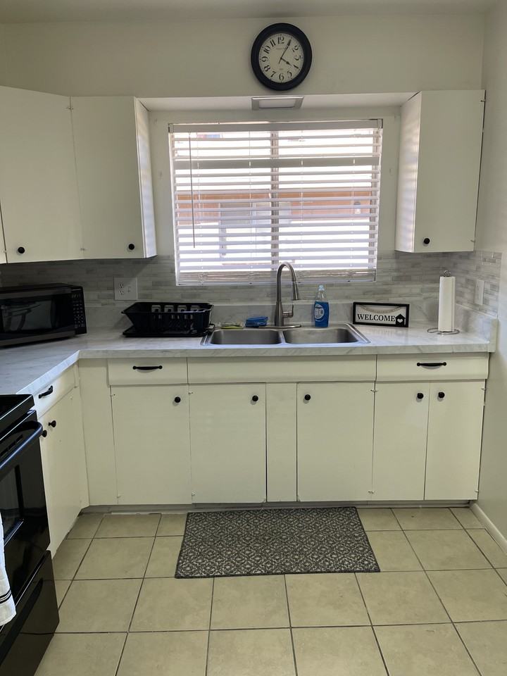 521 Palomas Dr Se #B - Photo 2 of 16