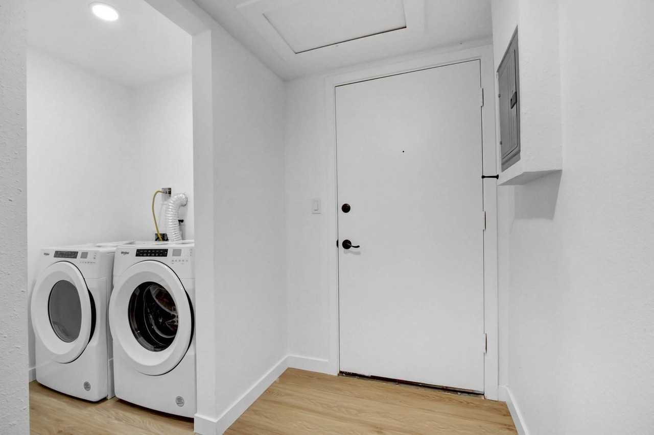 Zelzah Luxury Apartments - Photo 4 of 71