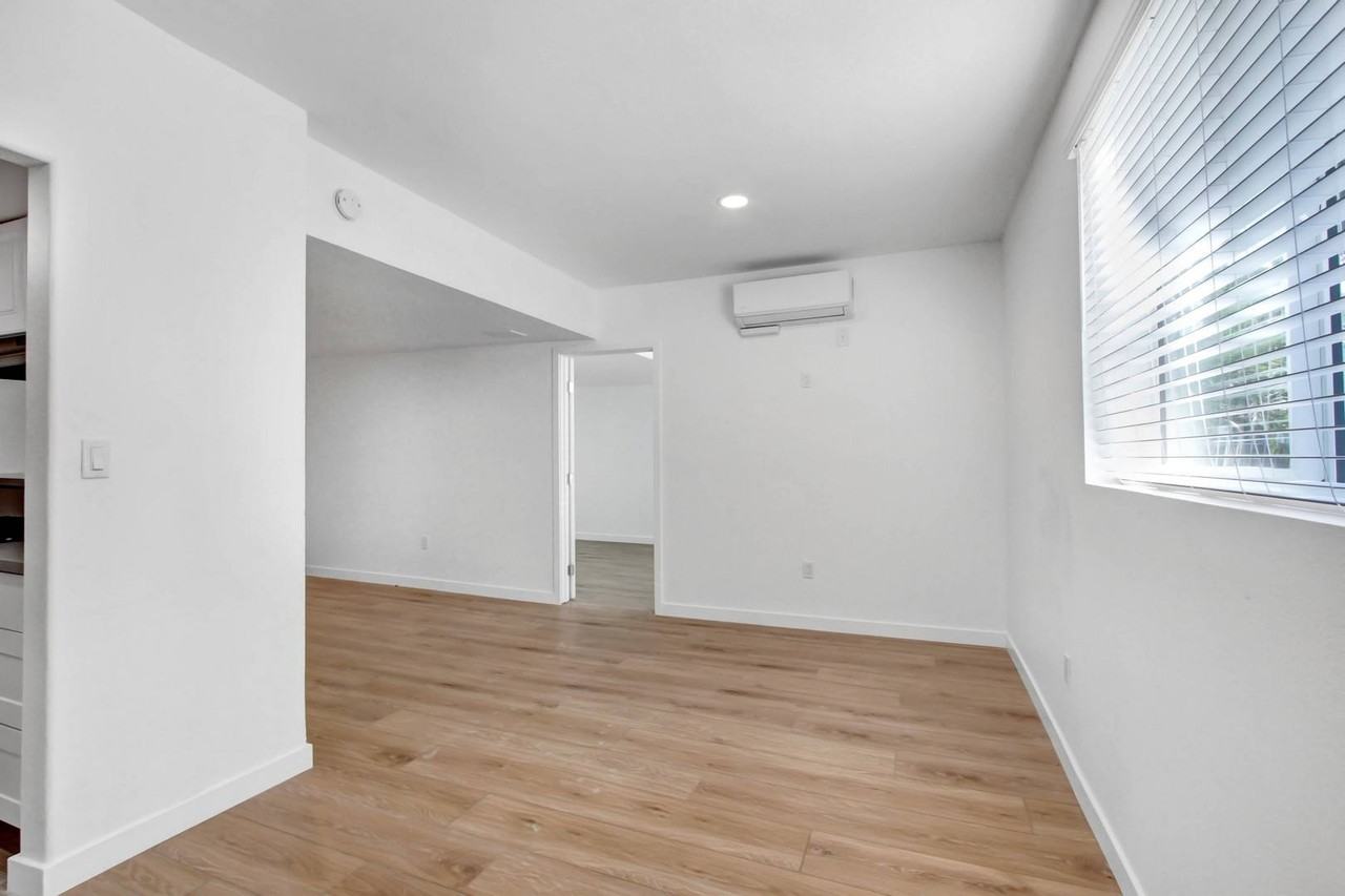 Zelzah Luxury Apartments - Photo 5 of 71