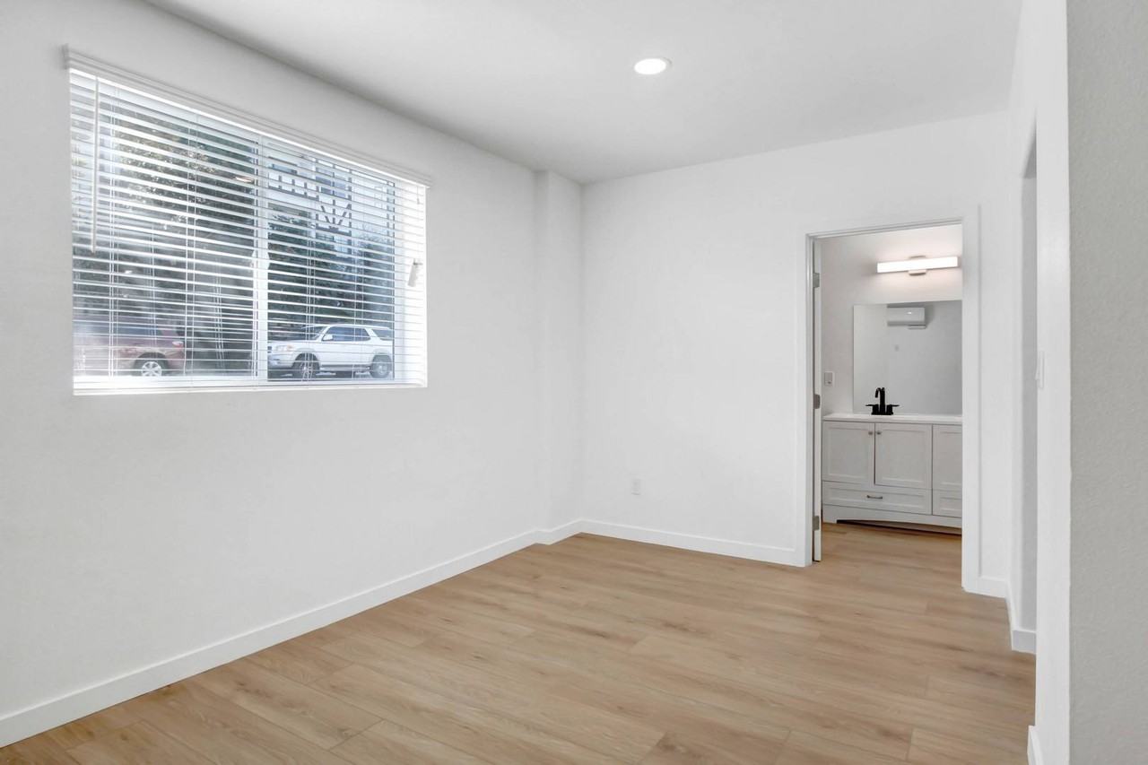 Zelzah Luxury Apartments - Photo 6 of 71