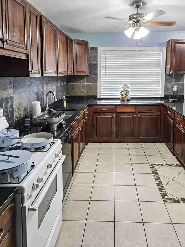 Eads St Ne - Photo 6 of 12