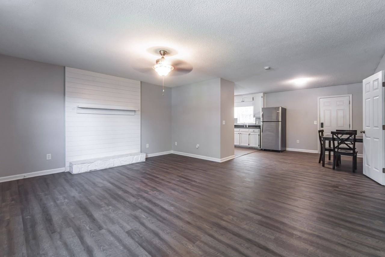 Nectarine Dr - Photo 3 of 8