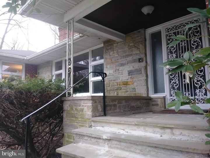 2115 E Cold Spring Ln - Photo 2 of 13