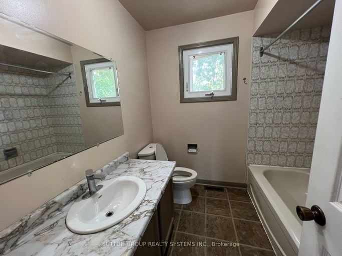 1135 Staghorn Crt - Photo 3 of 9