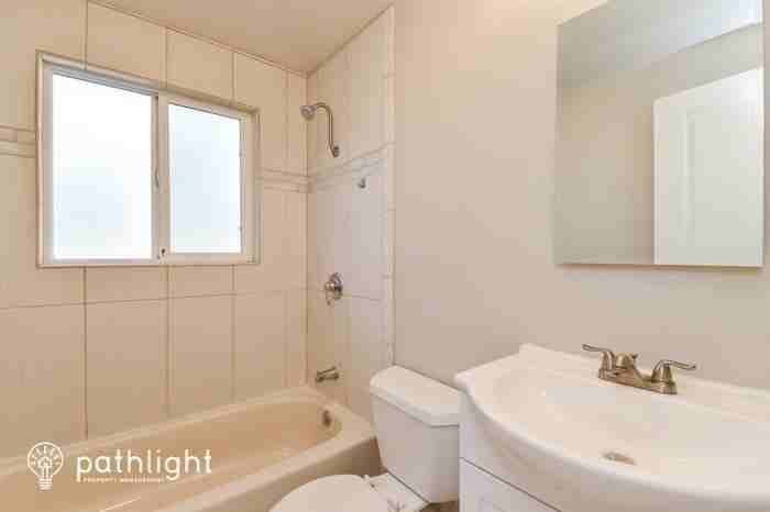 1206 Burnham St - Photo 2 of 5