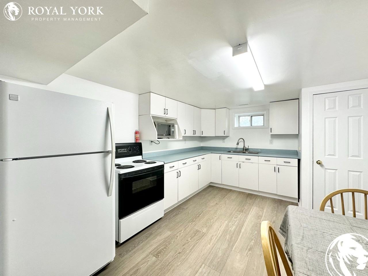 907 Grenoble Blvd #2 - Photo 2 of 37