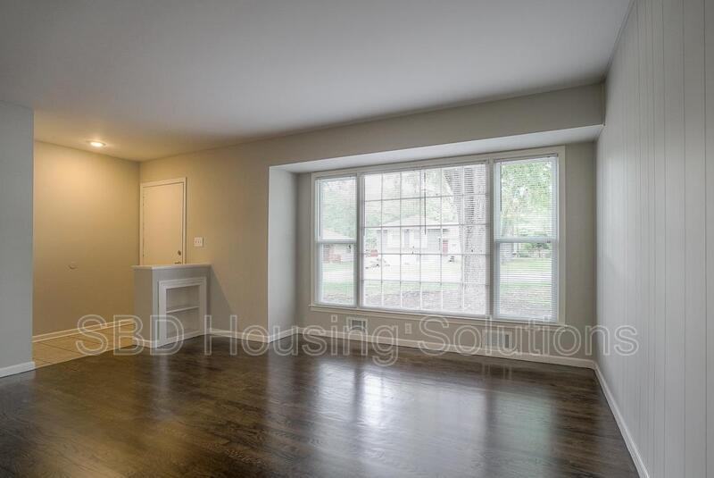 6307 E 102nd Ter - Photo 2 of 11