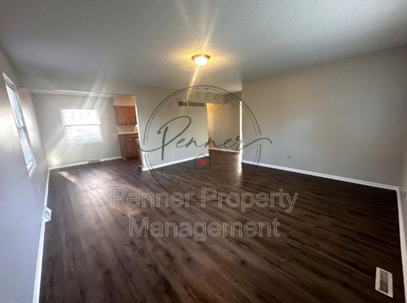 812 Nw Camelot Pl - Photo 2 of 14