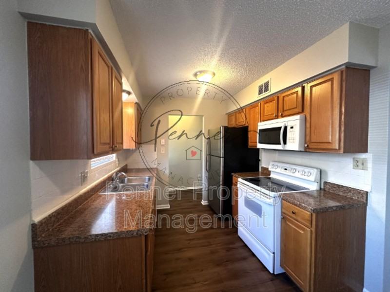 812 Nw Camelot Pl - Photo 3 of 14