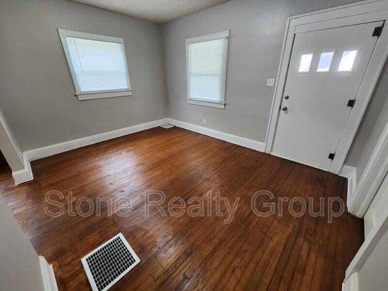 1924 1st Ave - Photo 3 of 11