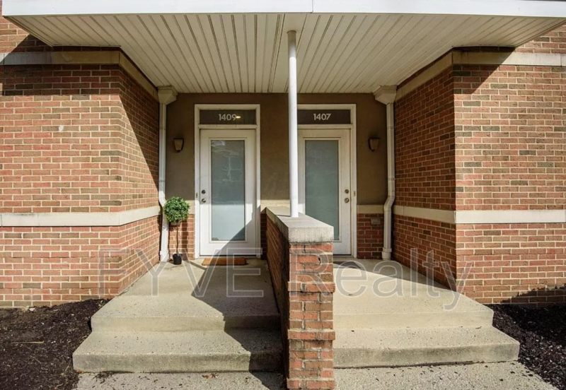 1409 Upper Green Cir - Photo 2 of 43