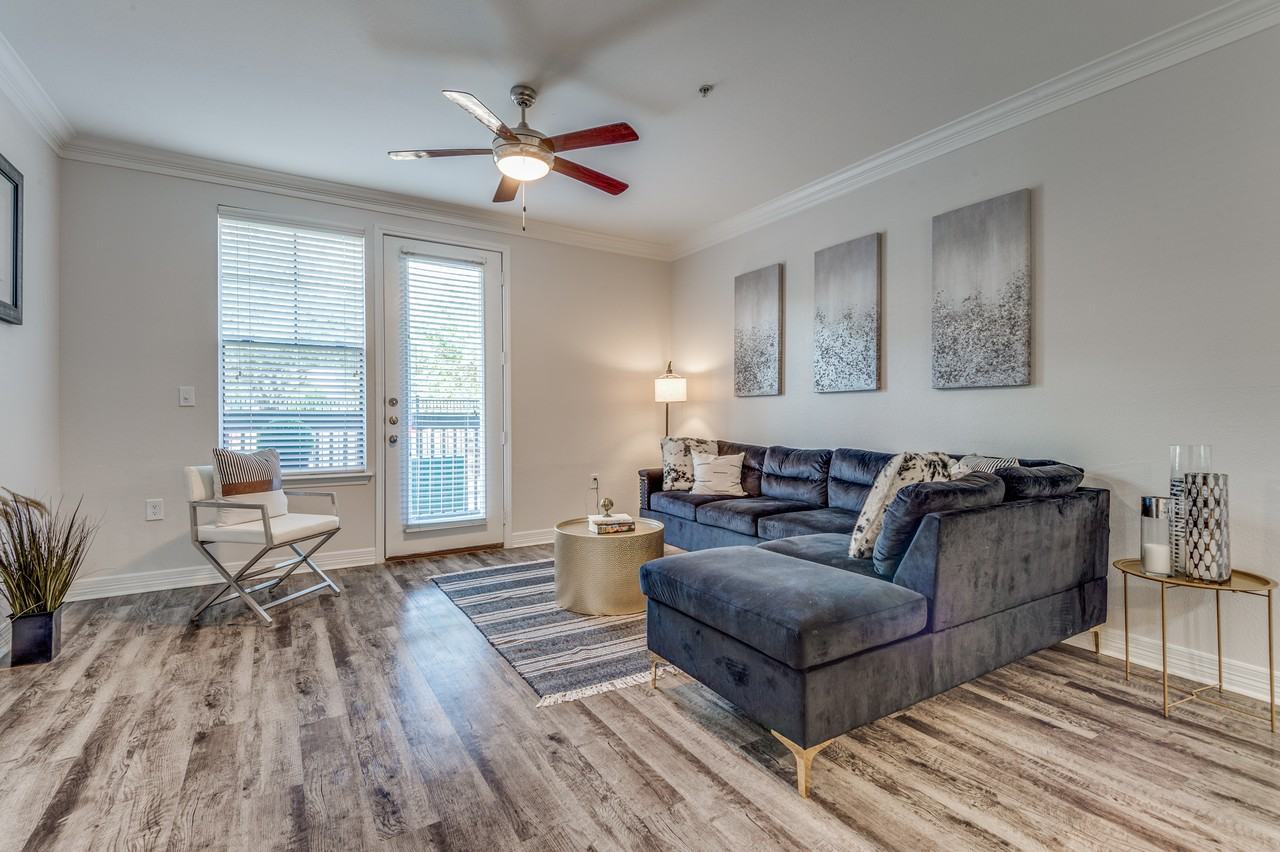 z-121025-Portico Kirby - Photo 2 of 33