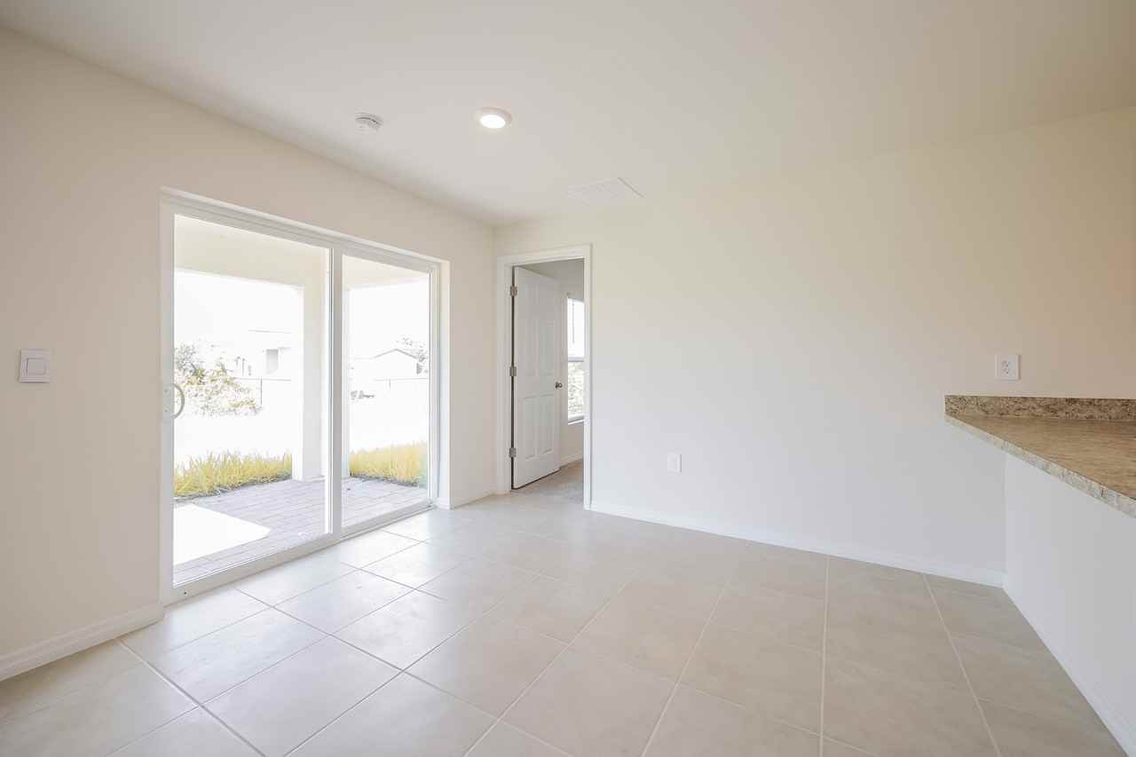 3020 64th St W - Photo 5 of 24