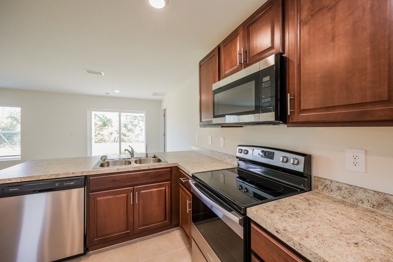 3020 64th St W - Photo 7 of 24