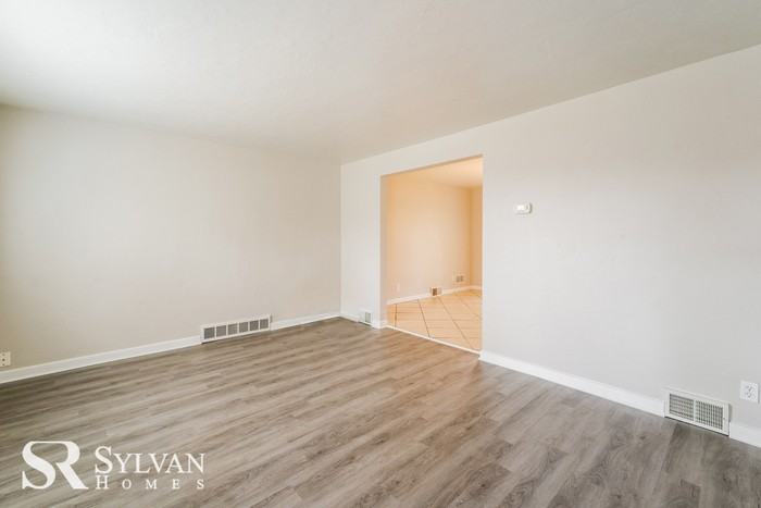 1528 Creedmoor Ave - Photo 3 of 16