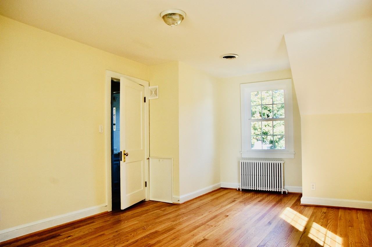 806 Essex St #NA - Photo 2 of 18