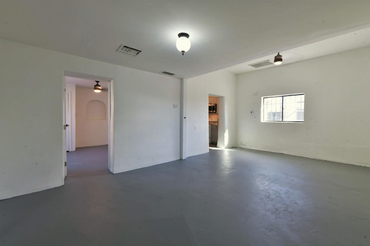 1211 S 9th Ave #1 - Photo 6 of 25