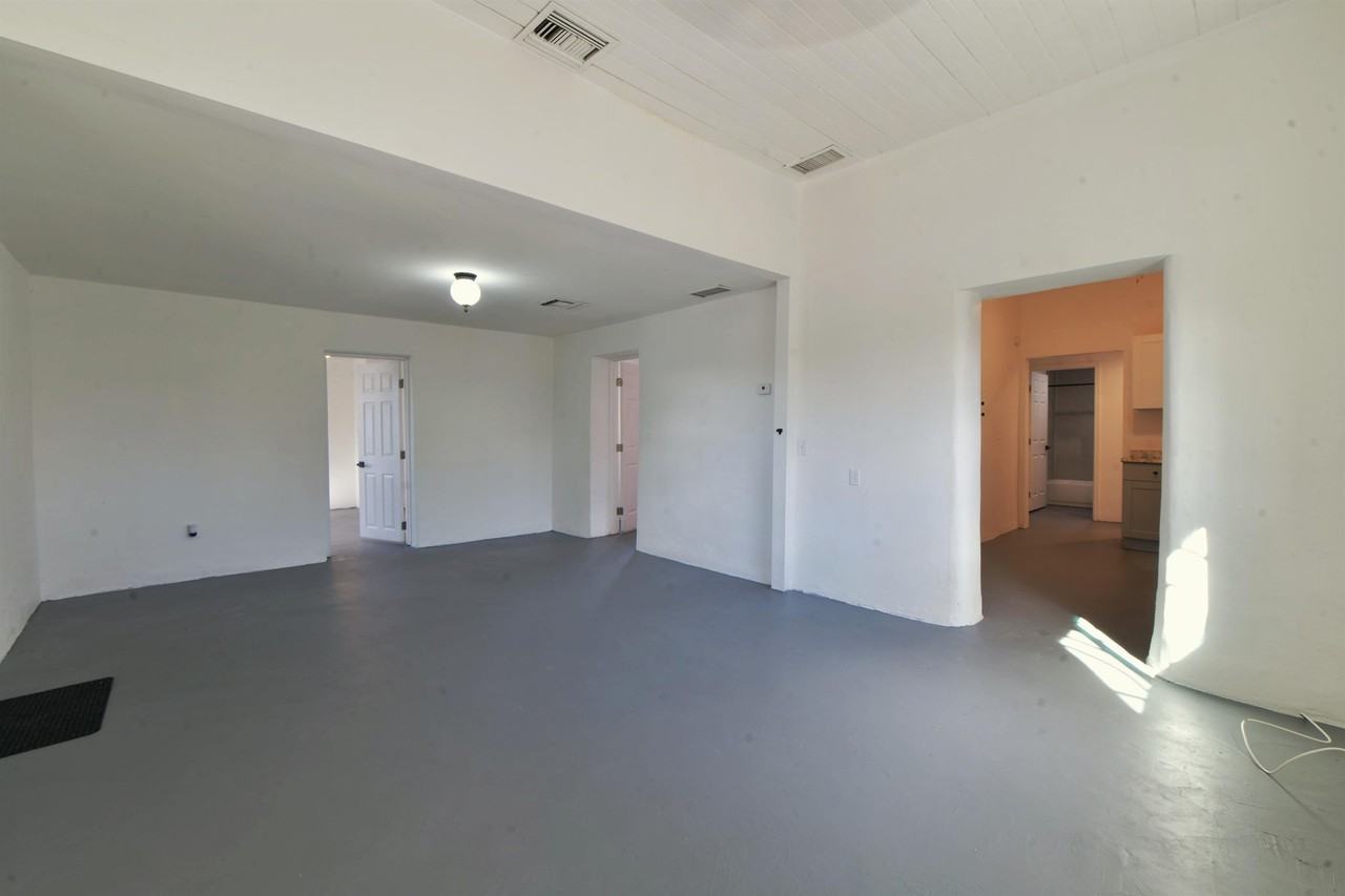 1211 S 9th Ave #1 - Photo 7 of 25