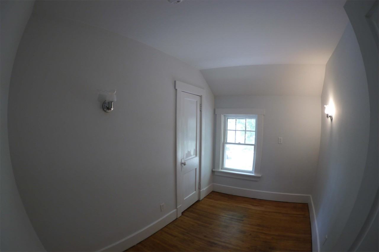 915 Woodstock Ave #1 - Photo 2 of 10