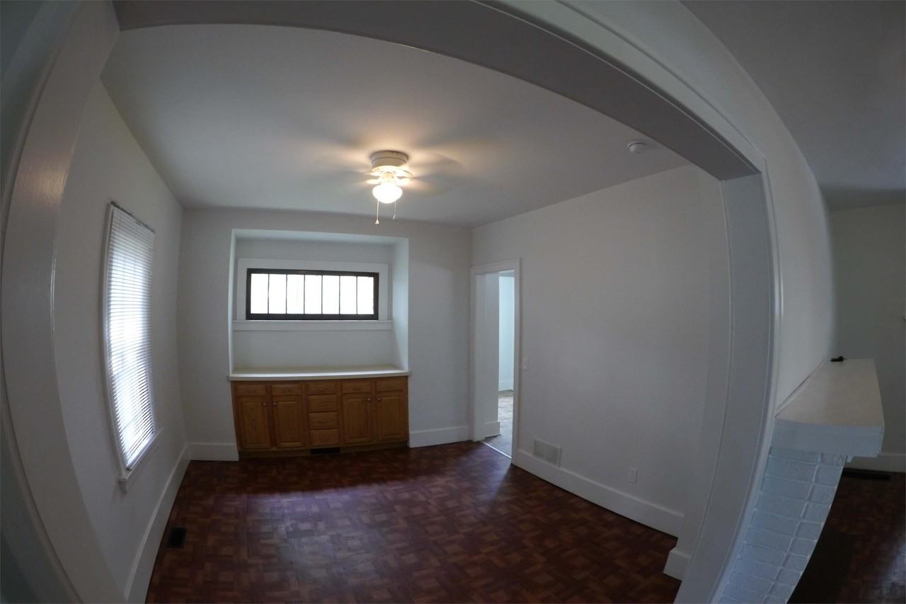 915 Woodstock Ave #1 - Photo 5 of 10